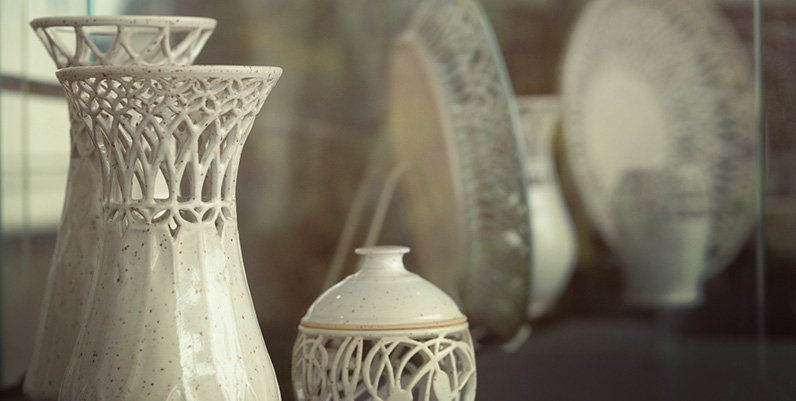 Image of artistic white vases and plates