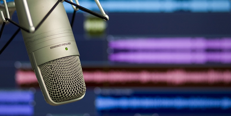 Audio Recording for Beginners microphone with back ground of audio recording software