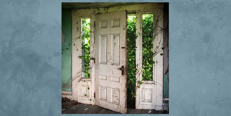 Gallery Dundas: Frank Myers photo of a door that looks to be in an abandoned house