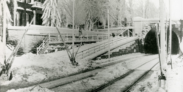 Hunter Street West showing the east end of the Hunter Street Tunnel of the Toronto, Hamilton & Buffalo Railway Hunter Street West showing the east end of the Hunter Street Tunnel of the Toronto, Hamilton & Buffalo Railway