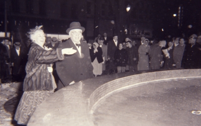 Inaugurating the new fountain in Gore Park, 1960